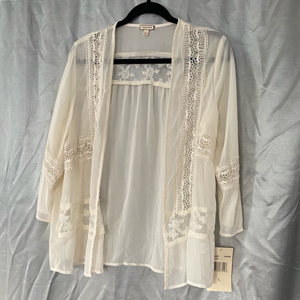 New with tags cream colored Eyeshadow open front blouse with lace detail-large